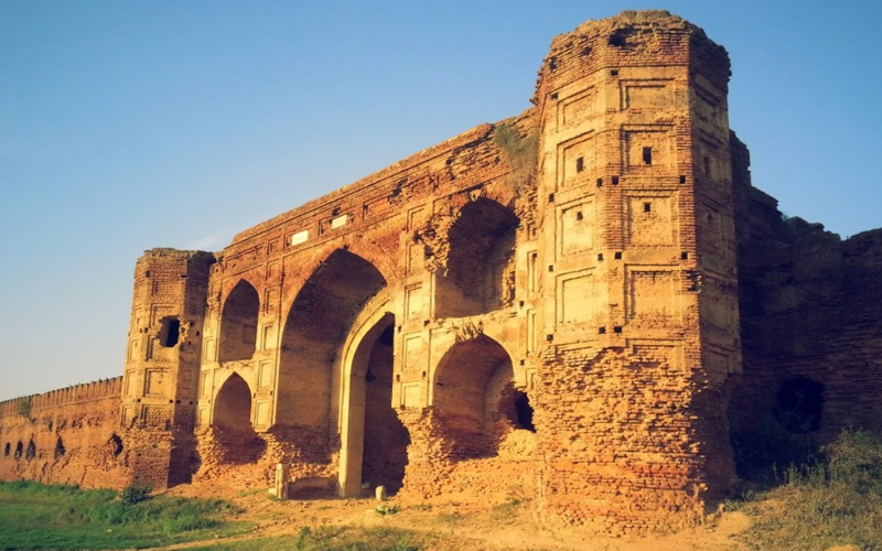 Good Things To Do in Ludhiana, Lodhi Fort in Ludhiana | SuperbMyTrip